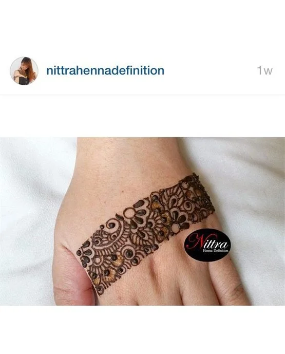 Lace Arch Theme Using Finger Mehndi Design